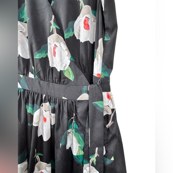 Banana Republic midi wrap dress, Size 6, black Florals, vneck, flowy Sleeveless - Picture 4 of 9